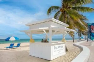 FLLLW_25_Beach_Hut_379